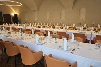 Svatba na Zámku - stolování - bílá barva